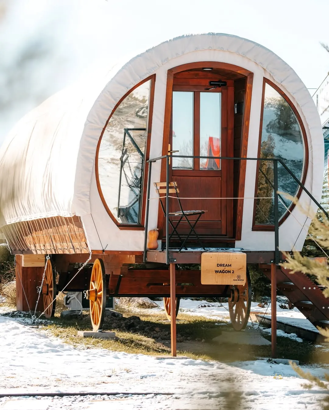 A screenshot of https://glampinstyle.ro/